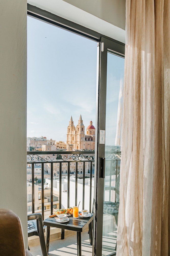 Pergola Hotel & Spa — Hotel rooms in Mellieha, Malta Island