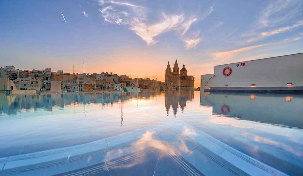 Pergola Hotel & Spa — Swimming pool in Mellieha, Malta Island