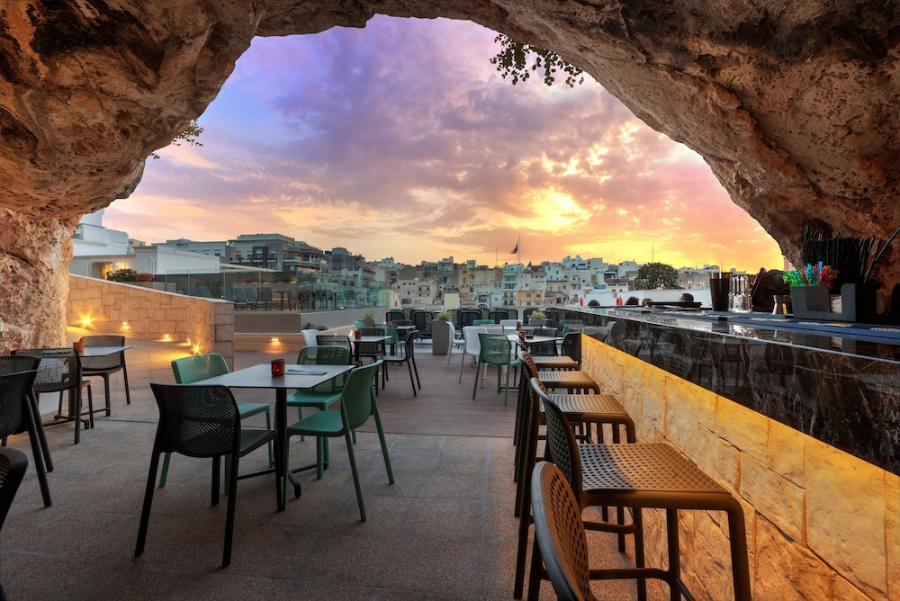 Pergola Hotel & Spa — Restaurant & bars in Mellieha, Malta Island