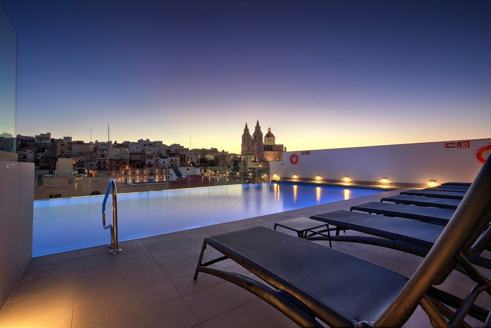 Pergola Hotel & Spa — Swimming pool in Mellieha, Malta Island