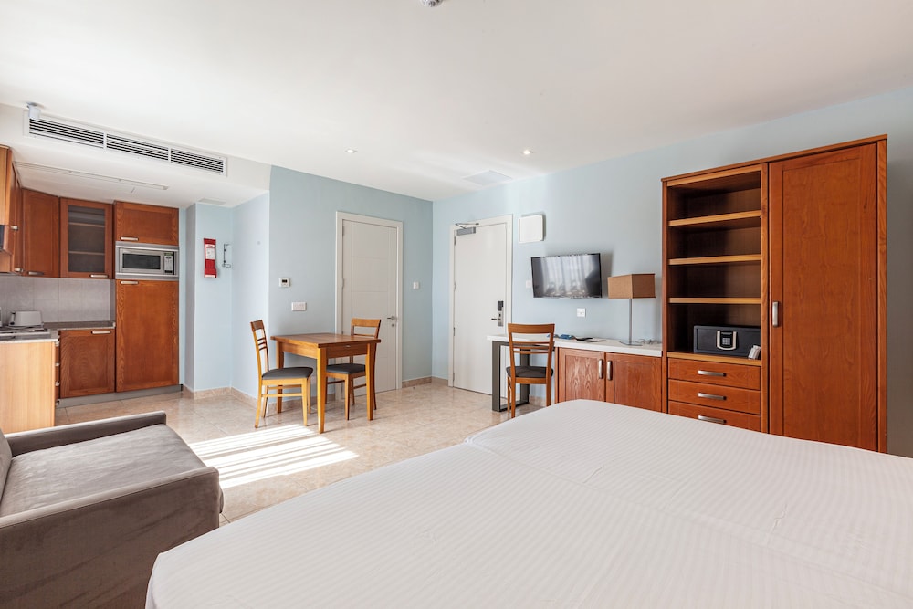 Pergola Hotel & Spa — Hotel rooms in Mellieha, Malta Island