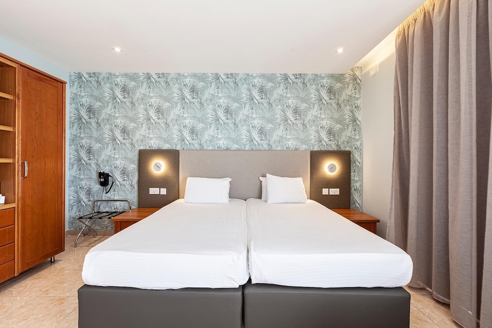 Pergola Hotel & Spa — Hotel rooms in Mellieha, Malta Island