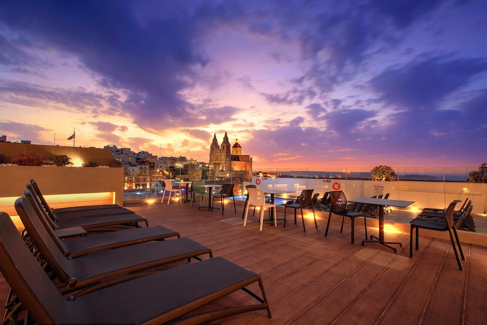 Pergola Hotel & Spa — Restaurant & bars in Mellieha, Malta Island