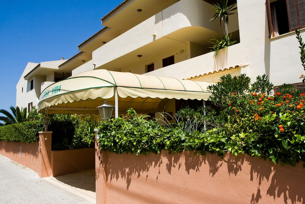 Apartamentos Casa Vida — Hotel building in Santa Ponca, Balearic Islands