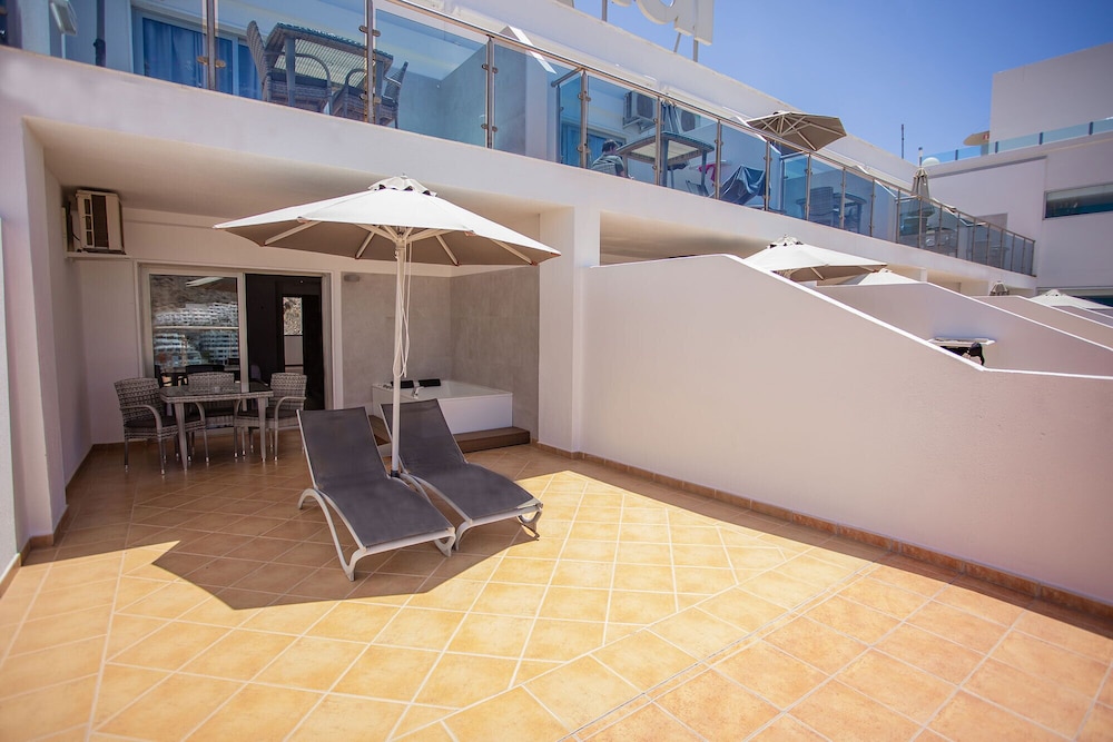 Servatur Casablanca Suites & Spa - Adults Only — Hotel building in Puerto Rico, Canary Islands