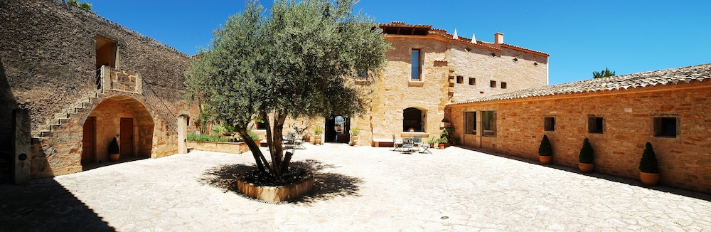 Casal Santa Eulàlia Hotel — Hotel building in Can Picafort, Balearic Islands