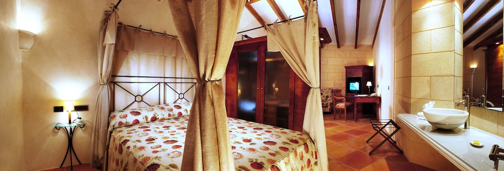 Casal Santa Eulàlia Hotel — Hotel rooms in Can Picafort, Balearic Islands