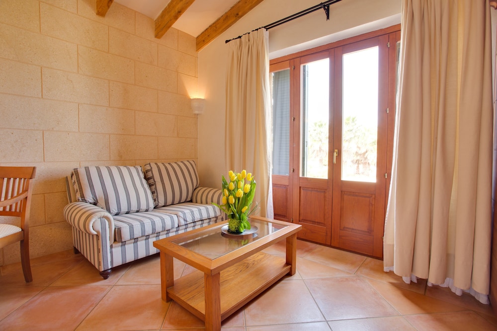 Casal Santa Eulàlia Hotel — Hotel rooms in Can Picafort, Balearic Islands