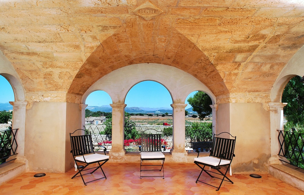 Casal Santa Eulàlia Hotel — Hotel building in Can Picafort, Balearic Islands