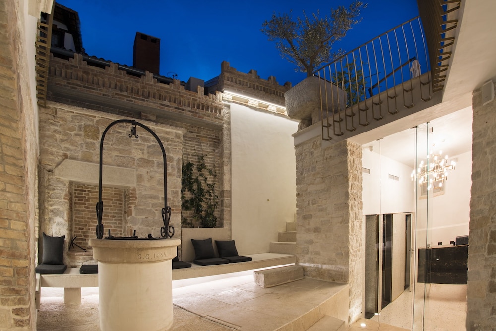 Spirito Santo Palazzo Storico — Hotel building in Rovinj, Istria