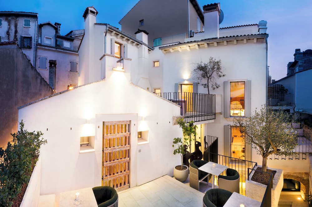 Spirito Santo Palazzo Storico — Hotel building in Rovinj, Istria