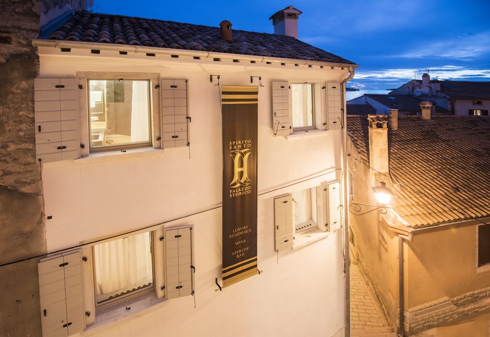 Spirito Santo Palazzo Storico — Hotel building in Rovinj, Istria
