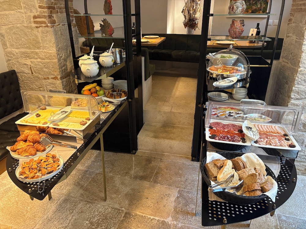 Spirito Santo Palazzo Storico — Restaurant & bars in Rovinj, Istria
