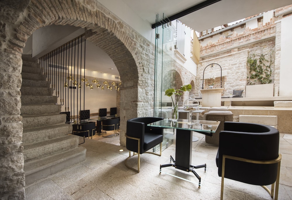 Spirito Santo Palazzo Storico — Restaurant & bars in Rovinj, Istria