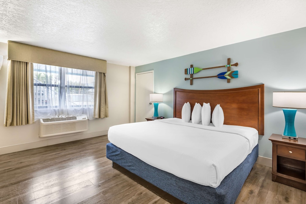 Best Western Cocoa Beach - Port Canaveral — Hotel rooms in Cape Canaveral, Florida