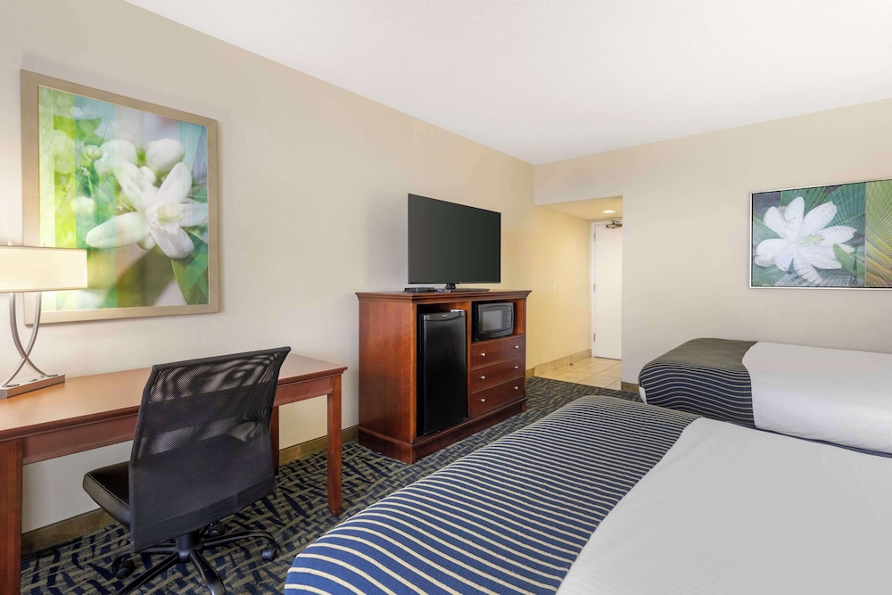 Best Western Cocoa Beach - Port Canaveral — Hotel rooms in Cape Canaveral, Florida
