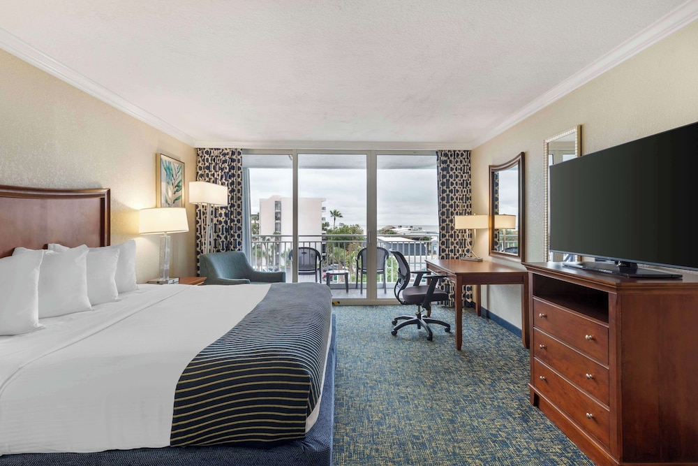 Best Western Cocoa Beach - Port Canaveral — Hotel rooms in Cape Canaveral, Florida