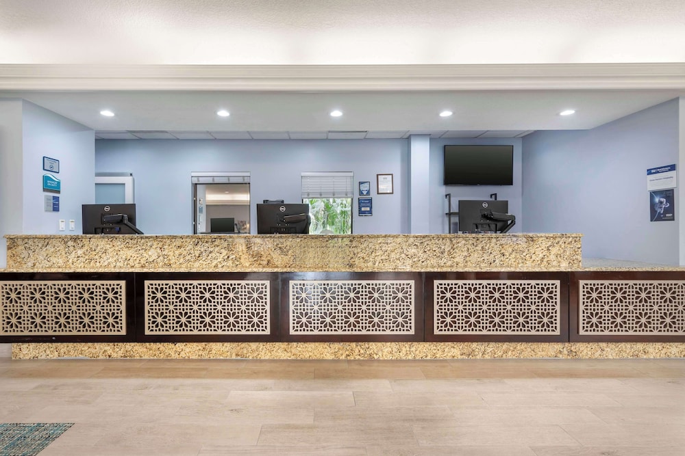 Best Western Cocoa Beach - Port Canaveral — Hotel building in Cape Canaveral, Florida
