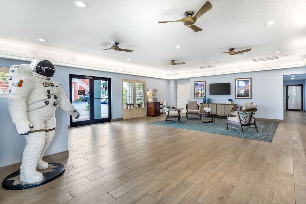 Best Western Cocoa Beach - Port Canaveral — Hotel building in Cape Canaveral, Florida