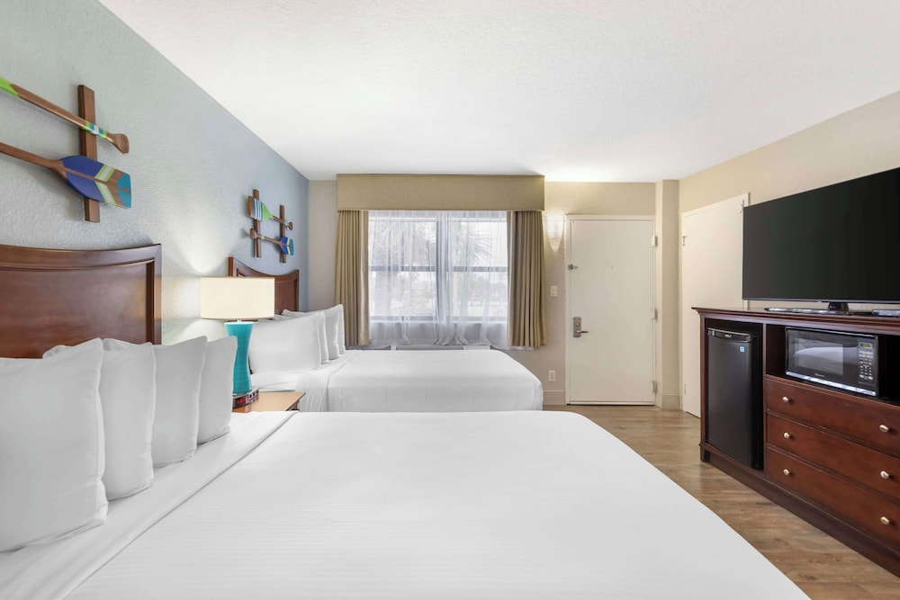 Best Western Cocoa Beach - Port Canaveral — Hotel rooms in Cape Canaveral, Florida
