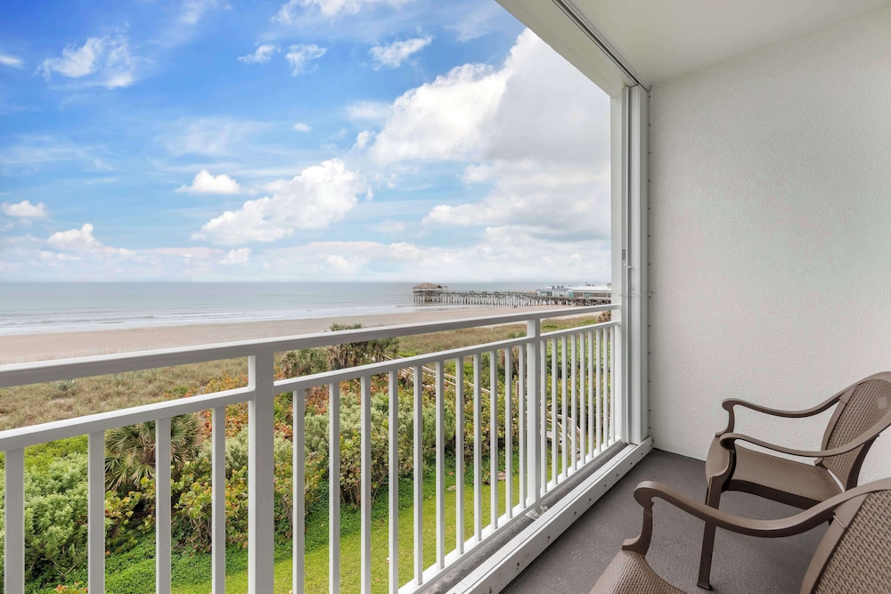 Best Western Cocoa Beach - Port Canaveral — Hotel rooms in Cape Canaveral, Florida