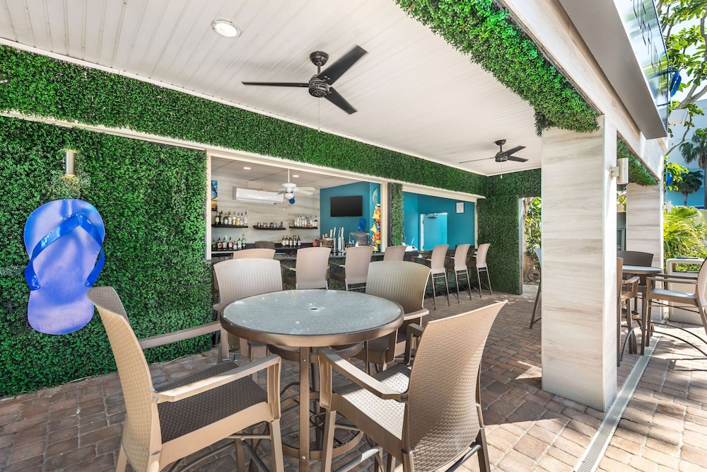 Best Western Cocoa Beach - Port Canaveral — Restaurant & bars in Cape Canaveral, Florida