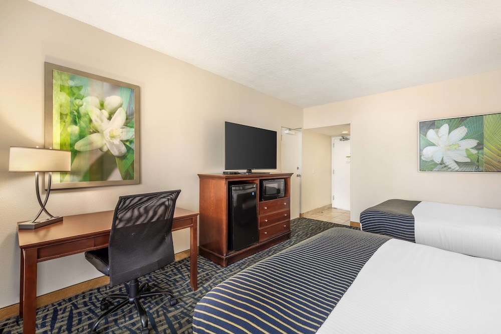 Best Western Cocoa Beach - Port Canaveral — Hotel rooms in Cape Canaveral, Florida