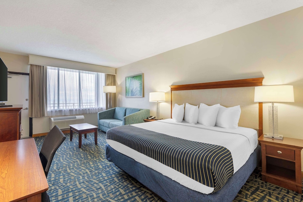 Best Western Cocoa Beach - Port Canaveral — Hotel rooms in Cape Canaveral, Florida