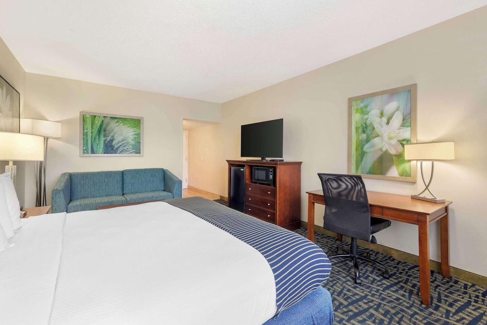 Best Western Cocoa Beach - Port Canaveral — Hotel rooms in Cape Canaveral, Florida