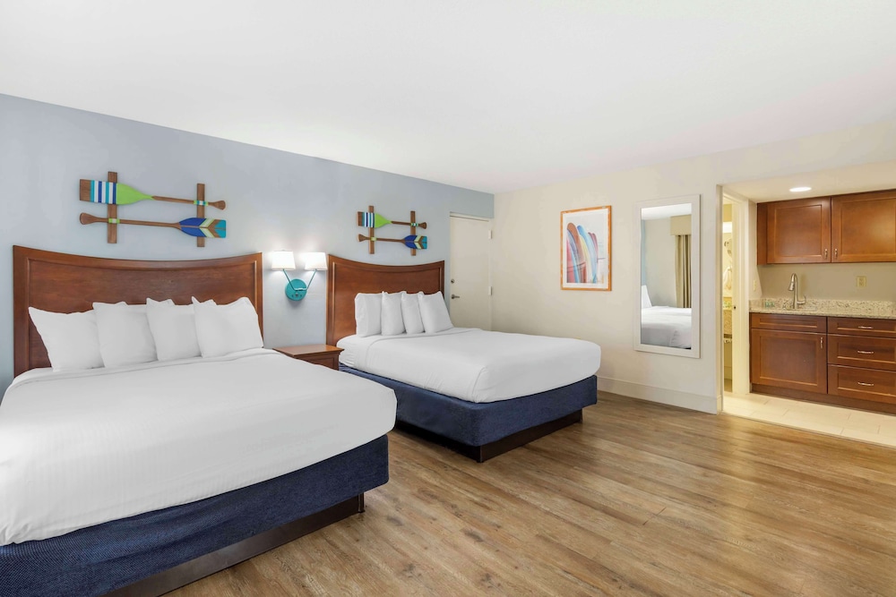 Best Western Cocoa Beach - Port Canaveral — Hotel rooms in Cape Canaveral, Florida