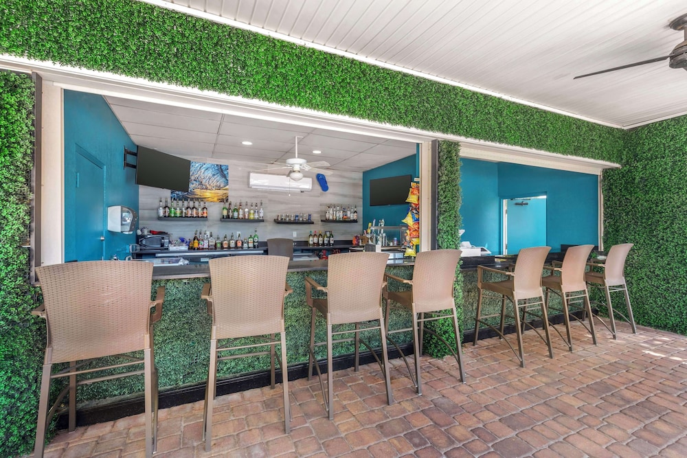 Best Western Cocoa Beach - Port Canaveral — Restaurant & bars in Cape Canaveral, Florida