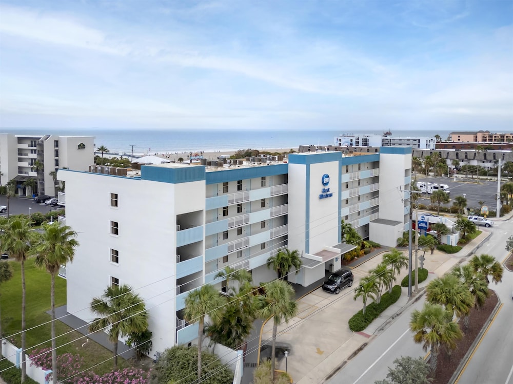 Best Western Cocoa Beach - Port Canaveral — Hotel building in Cape Canaveral, Florida