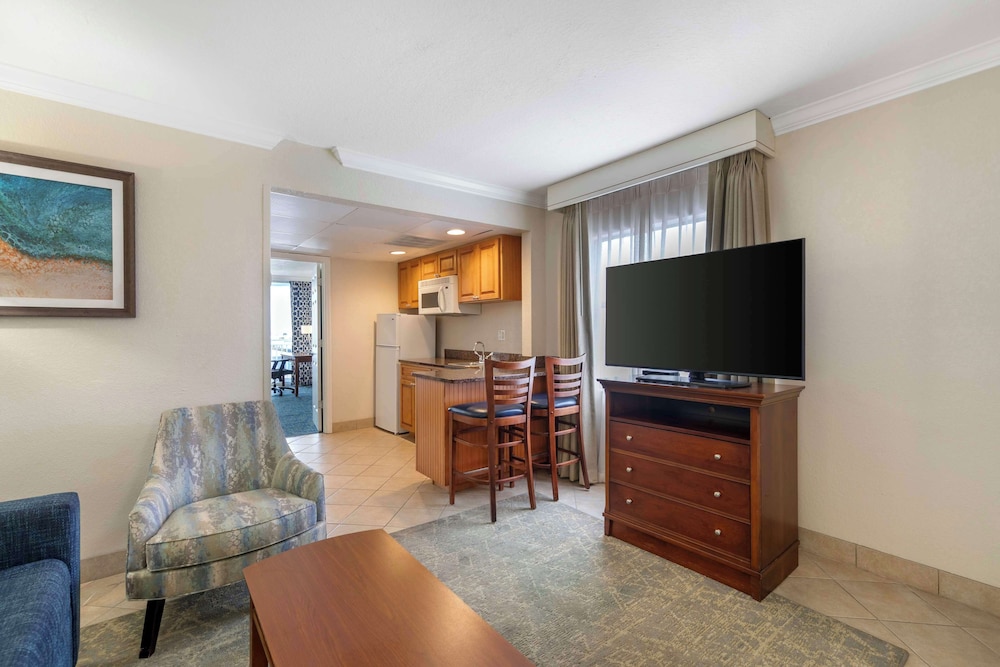 Best Western Cocoa Beach - Port Canaveral — Hotel rooms in Cape Canaveral, Florida