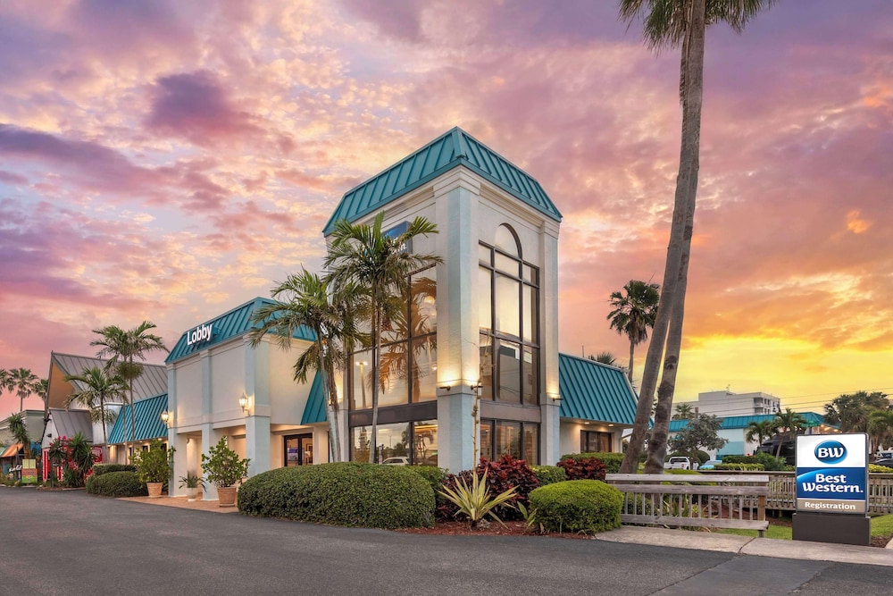 Best Western Cocoa Beach - Port Canaveral — Hotel building in Cape Canaveral, Florida