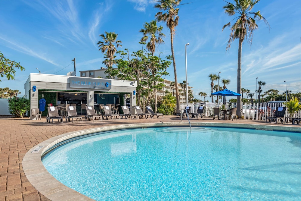 Best Western Cocoa Beach - Port Canaveral — Swimming pool in Cape Canaveral, Florida