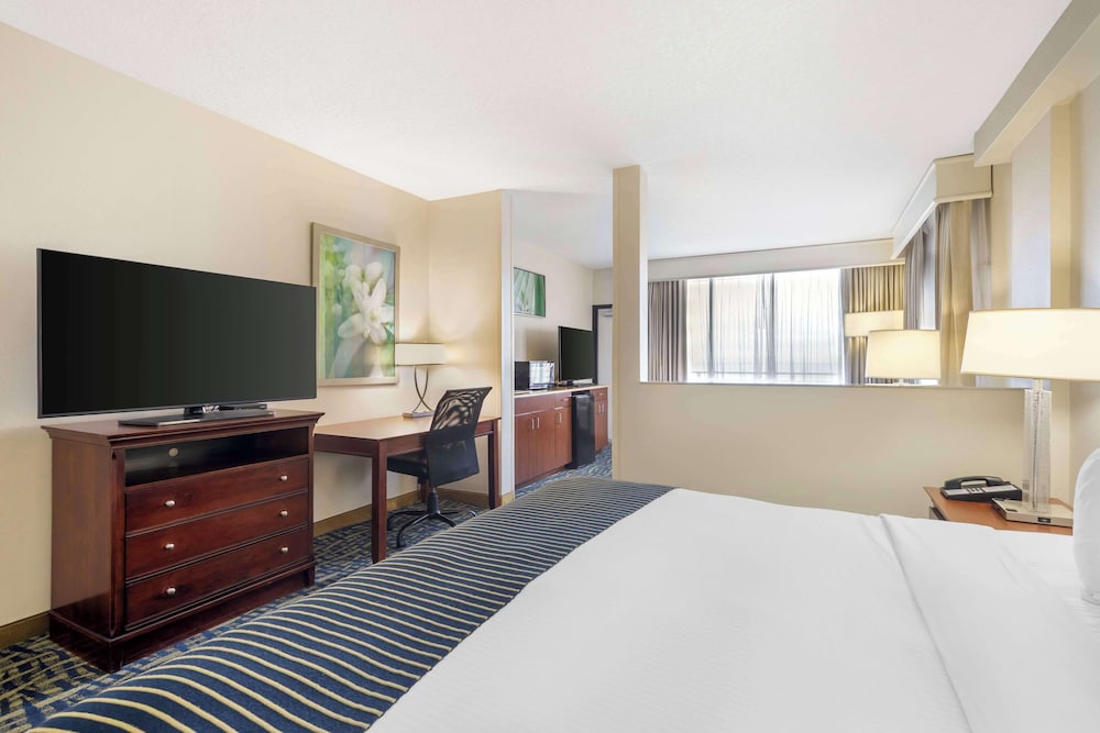 Best Western Cocoa Beach - Port Canaveral — Hotel rooms in Cape Canaveral, Florida