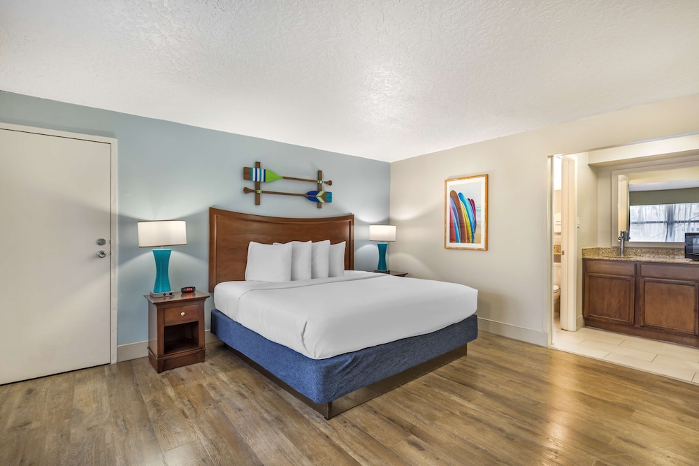 Best Western Cocoa Beach - Port Canaveral — Hotel rooms in Cape Canaveral, Florida