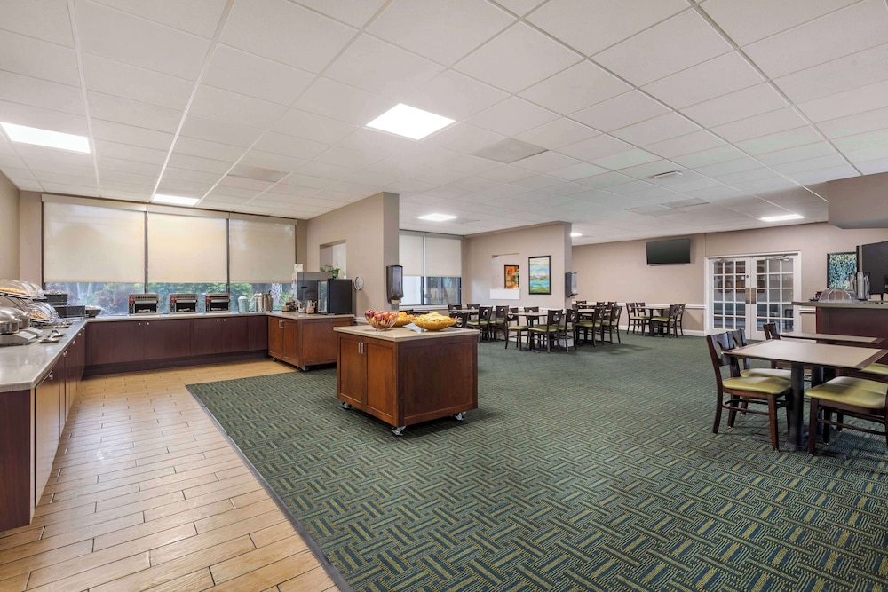 Best Western Cocoa Beach - Port Canaveral — Restaurant & bars in Cape Canaveral, Florida