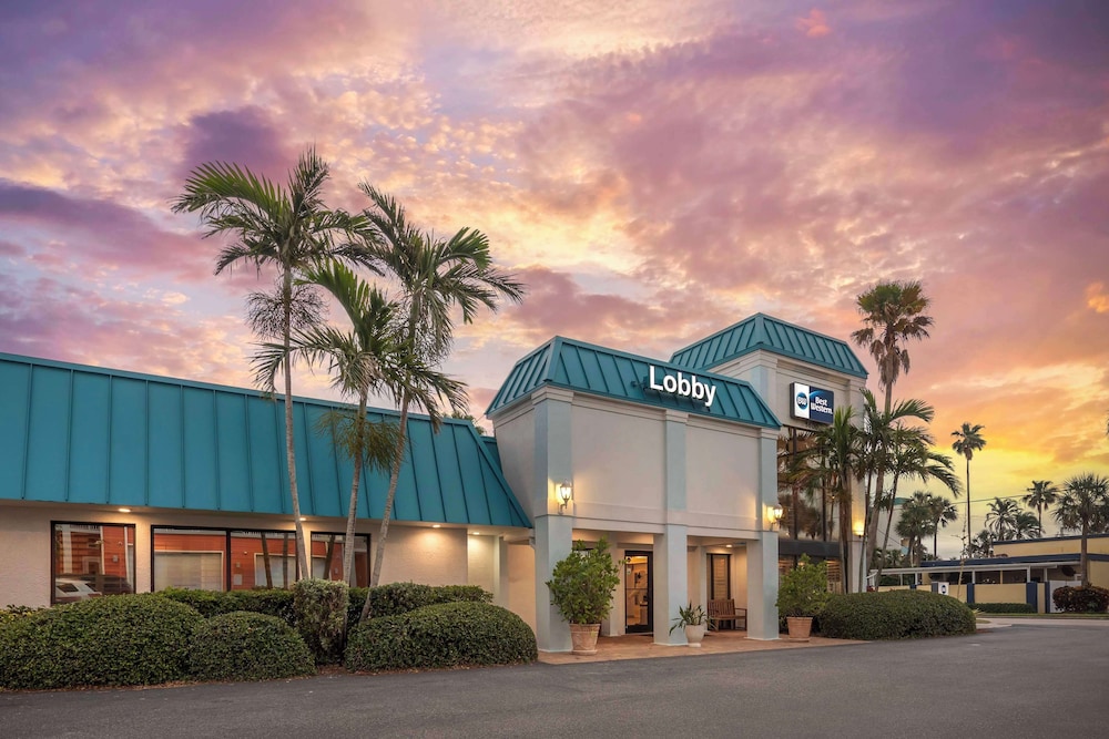 Best Western Cocoa Beach - Port Canaveral — Hotel building in Cape Canaveral, Florida