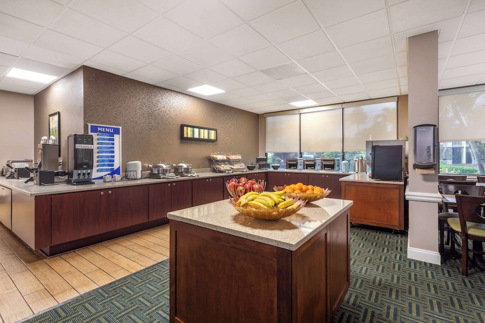 Best Western Cocoa Beach - Port Canaveral — Restaurant & bars in Cape Canaveral, Florida