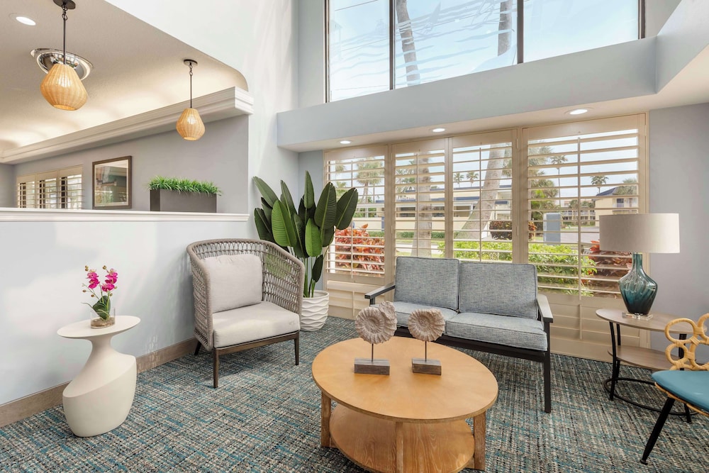 Best Western Cocoa Beach - Port Canaveral — Hotel building in Cape Canaveral, Florida