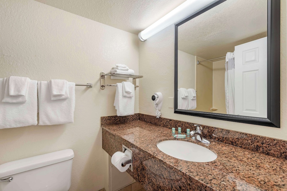 Best Western Cocoa Beach - Port Canaveral — Hotel rooms in Cape Canaveral, Florida
