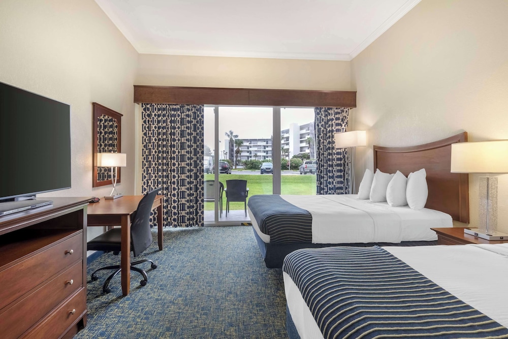Best Western Cocoa Beach - Port Canaveral — Hotel rooms in Cape Canaveral, Florida