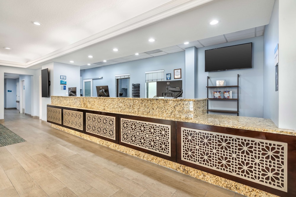 Best Western Cocoa Beach - Port Canaveral — Hotel building in Cape Canaveral, Florida
