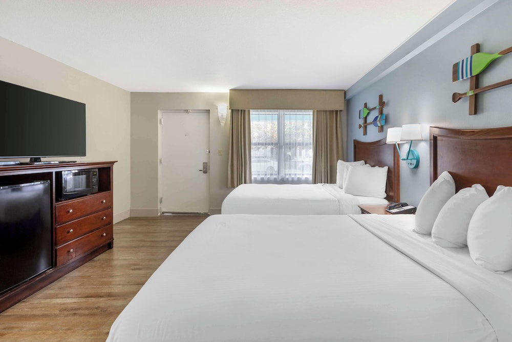 Best Western Cocoa Beach - Port Canaveral — Hotel rooms in Cape Canaveral, Florida