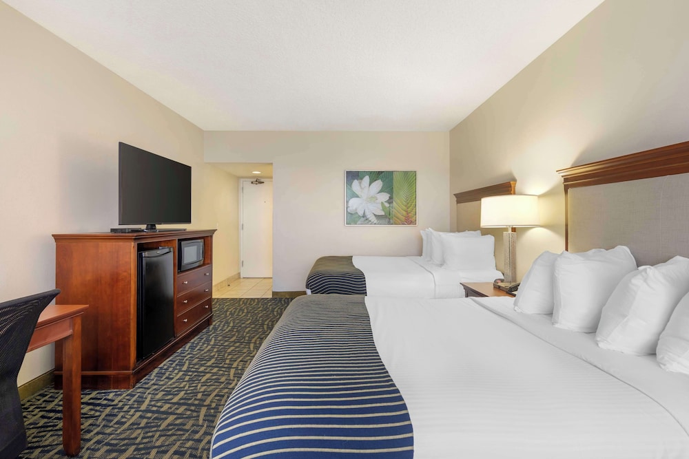 Best Western Cocoa Beach - Port Canaveral — Hotel rooms in Cape Canaveral, Florida