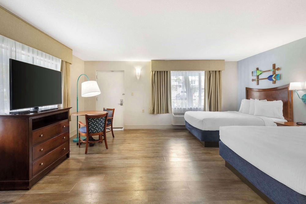 Best Western Cocoa Beach - Port Canaveral — Hotel rooms in Cape Canaveral, Florida