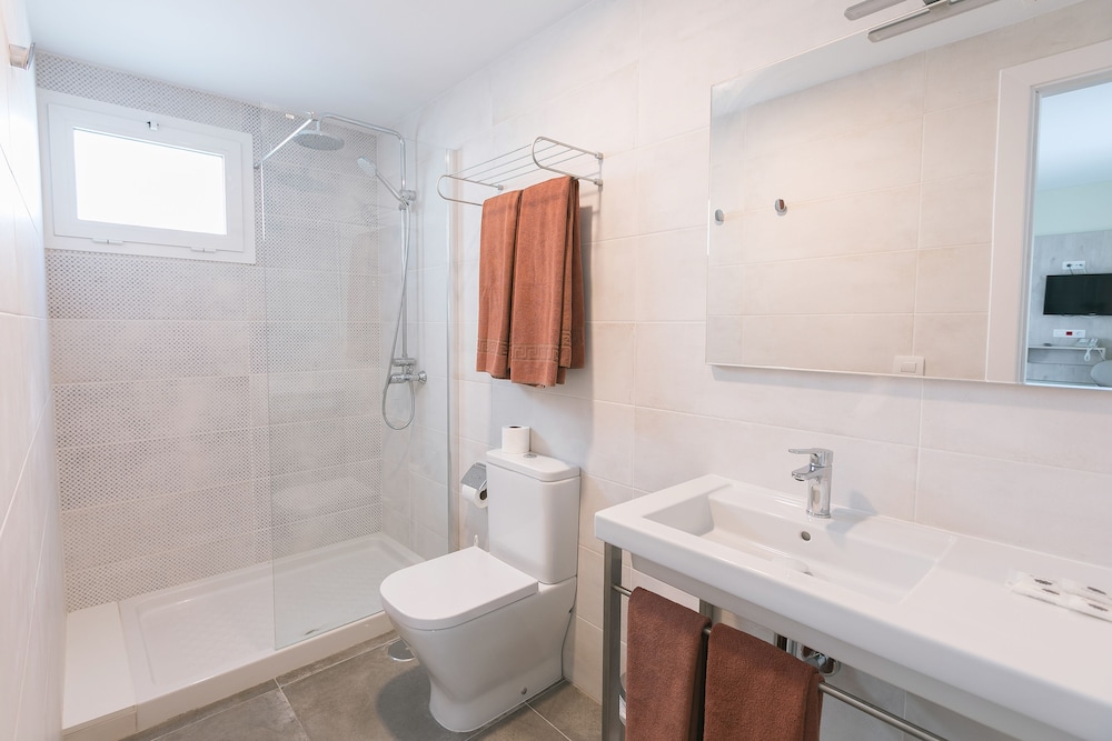 Apartamentos Celeste — Hotel rooms in Costa Teguise, Canary Islands