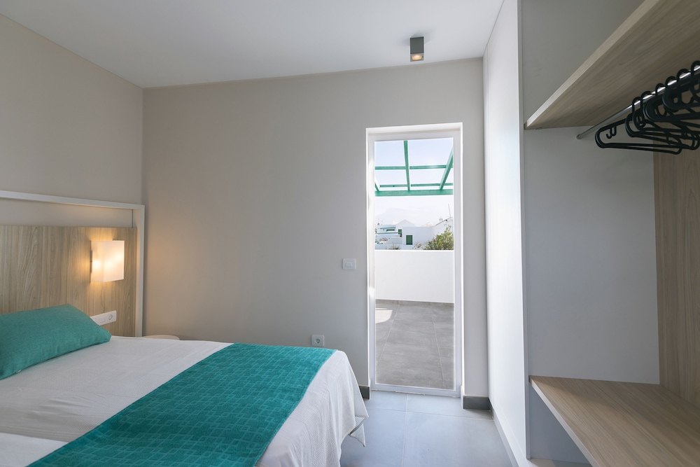 Apartamentos Celeste — Hotel rooms in Costa Teguise, Canary Islands