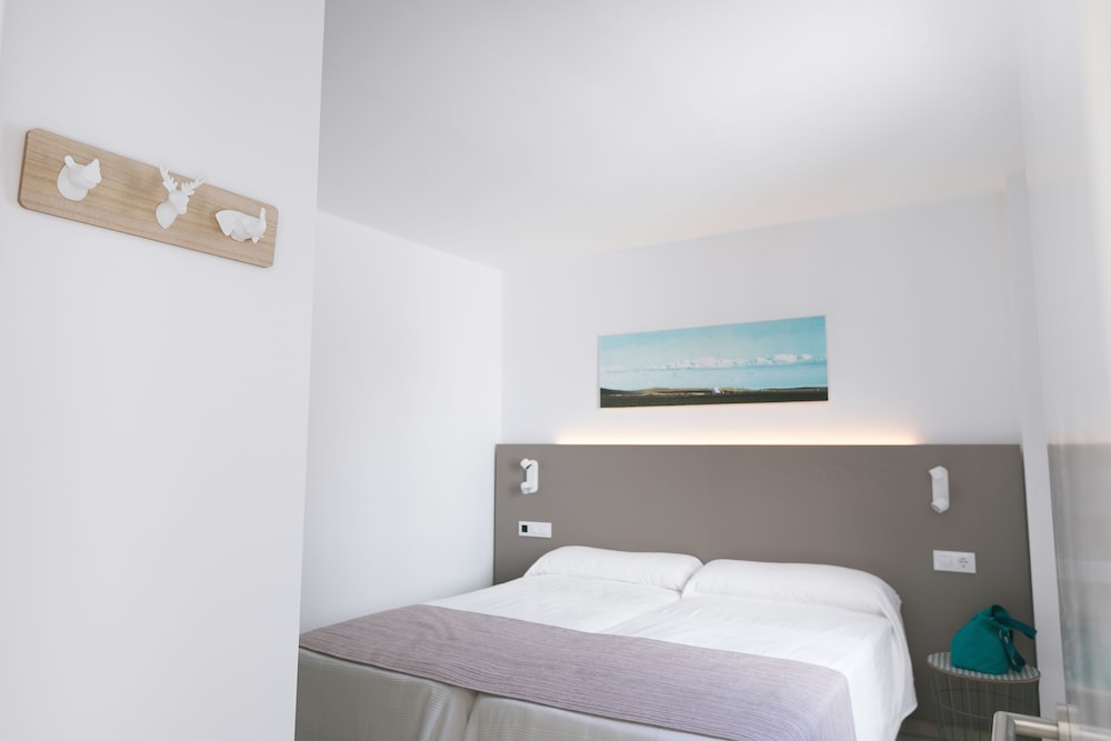 Apartamentos Celeste — Hotel rooms in Costa Teguise, Canary Islands